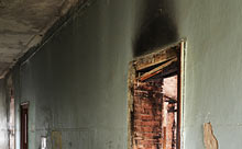 Brandsanierung nach Hausbrand: Entfernung von Ruß, Brandgeruch und weiteren Brandrückständen